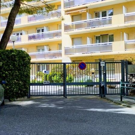 L'Echappee Belle Parking Avignon Exterior foto