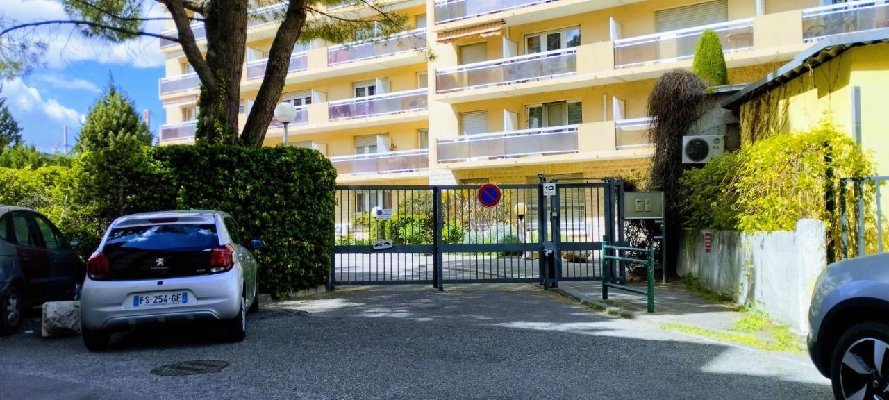 L'Echappee Belle Parking Avignon Exterior foto
